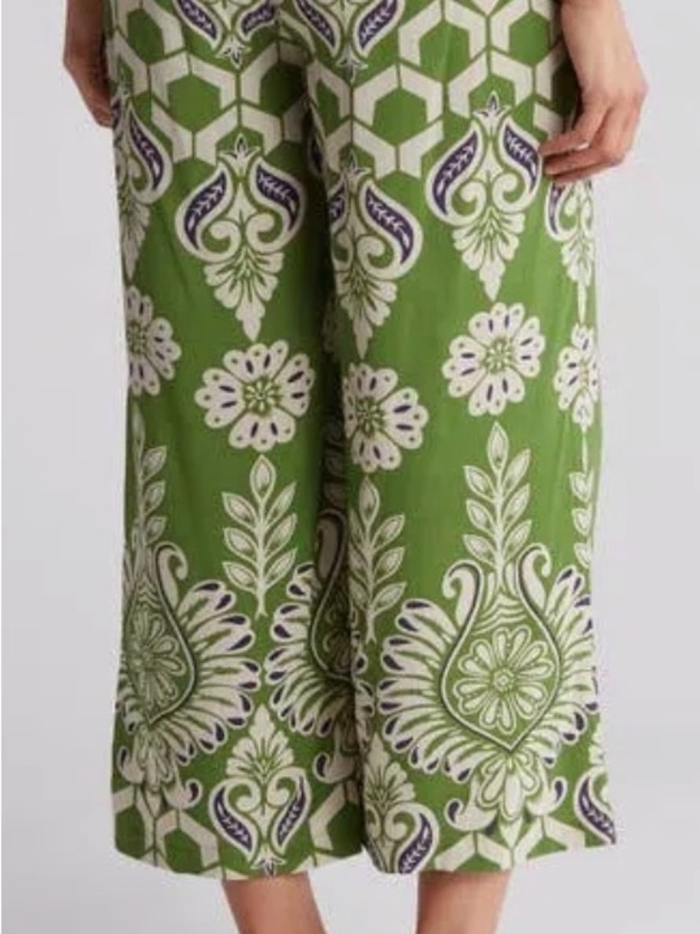 Tahari NWT, Green, White & Navy Floral Paisley Viscose/Rayon Palazzo Pants